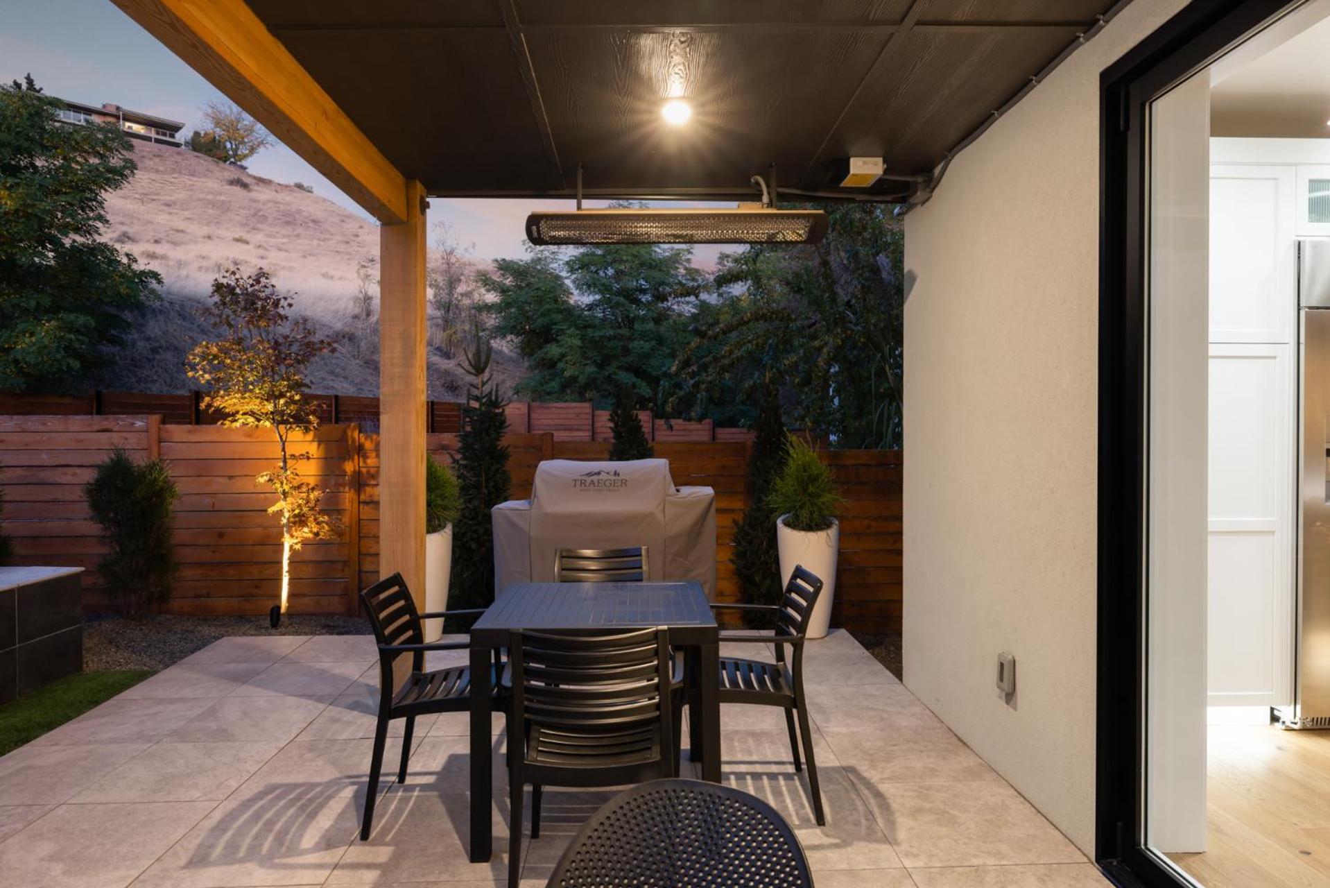Lux North End Home: Heated Pool/fire Pit/theatre