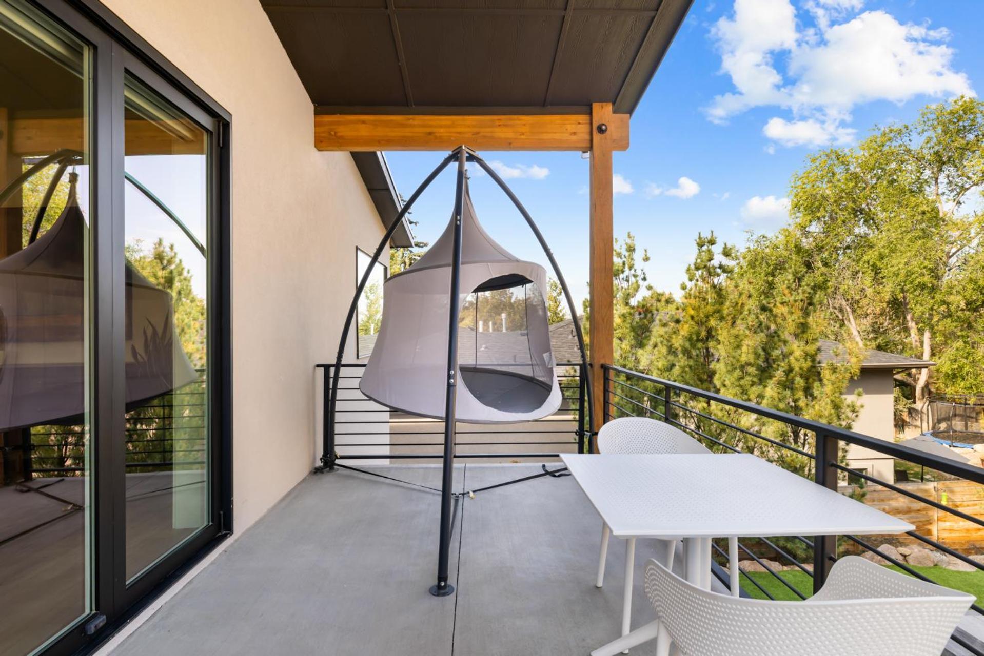 Lux North End Home: Heated Pool/fire Pit/theatre Holiday home *
