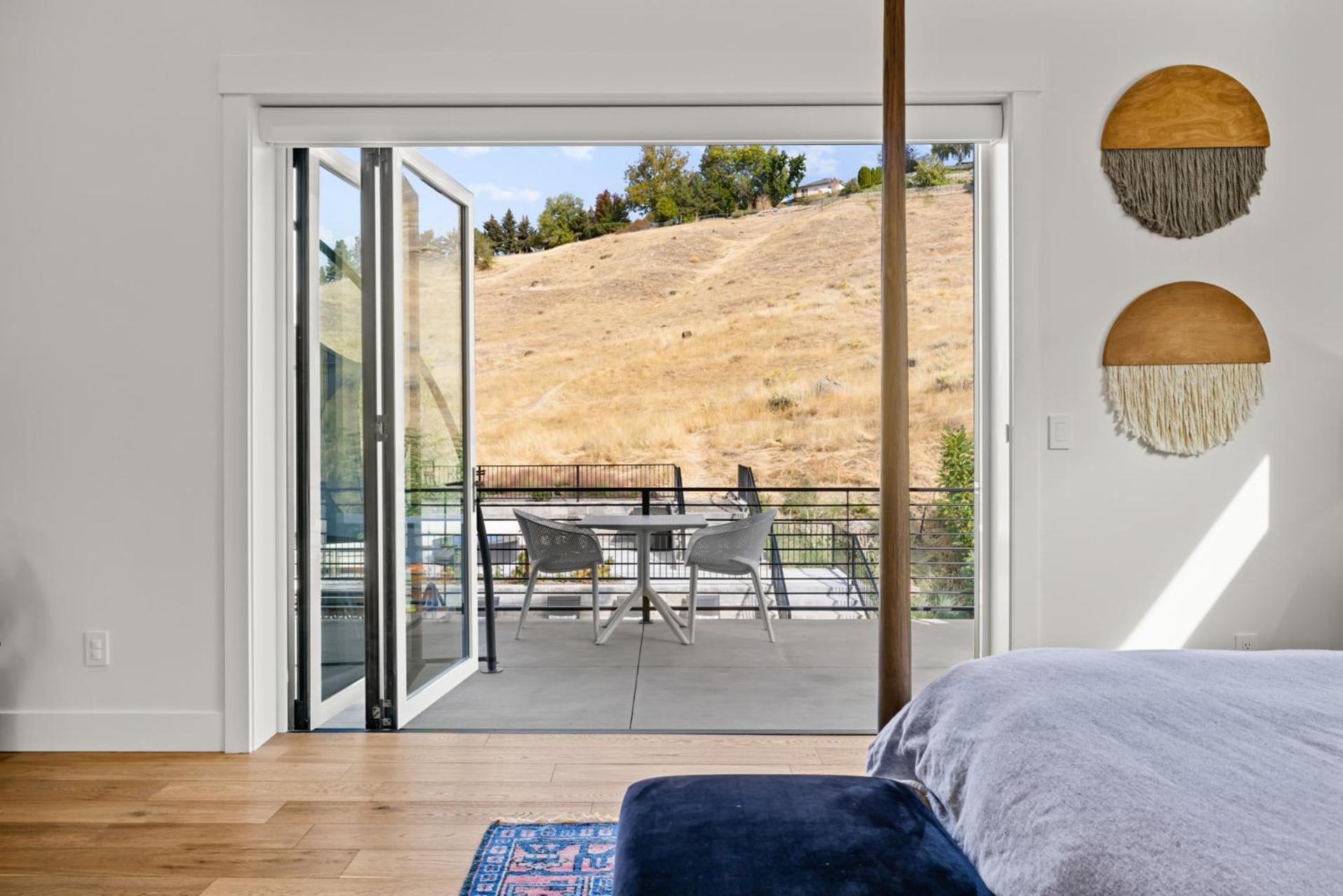 Lux North End Home: Heated Pool/fire Pit/theatre Holiday home *