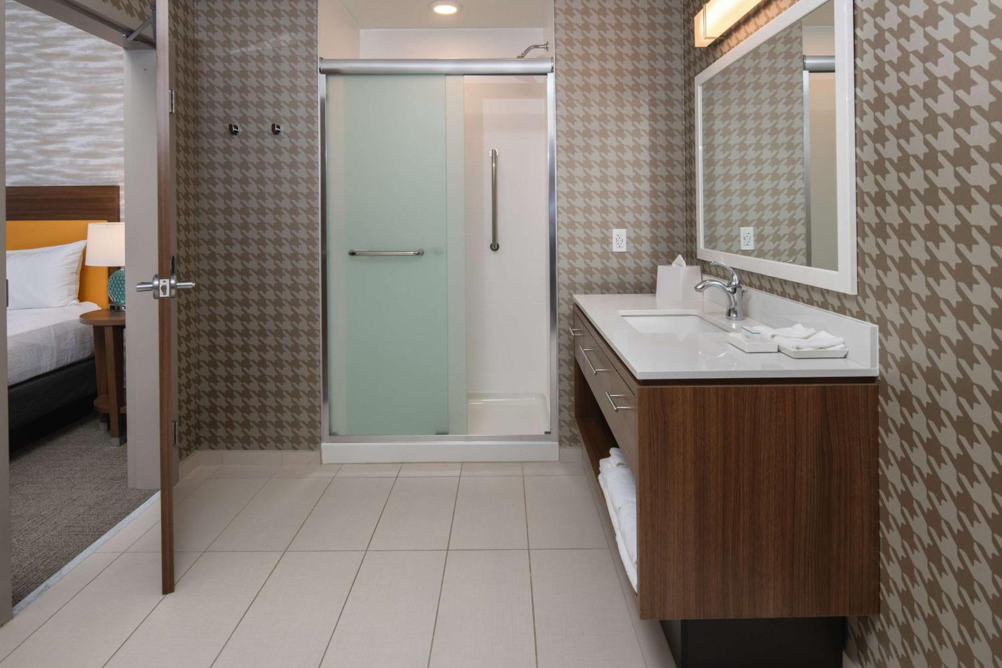 Hotel Home2 By Hilton Downtown 3*