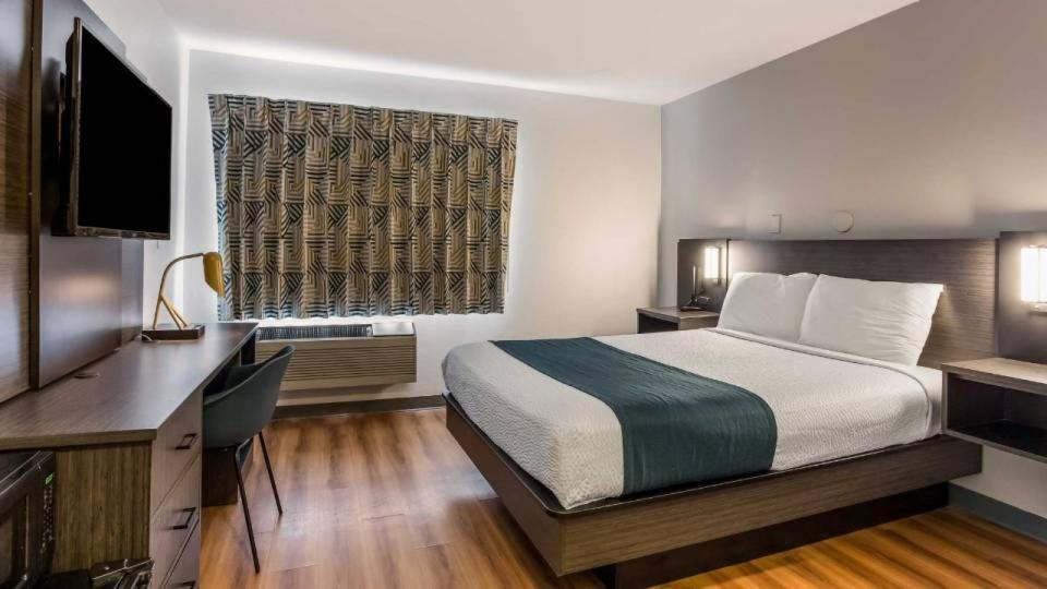 6 Hotel 2*