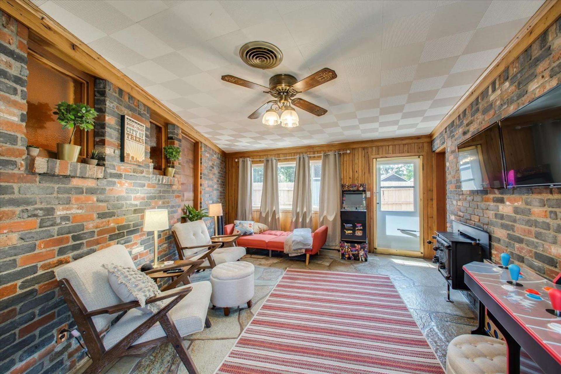 Eagle Rock Base Camp Holiday home