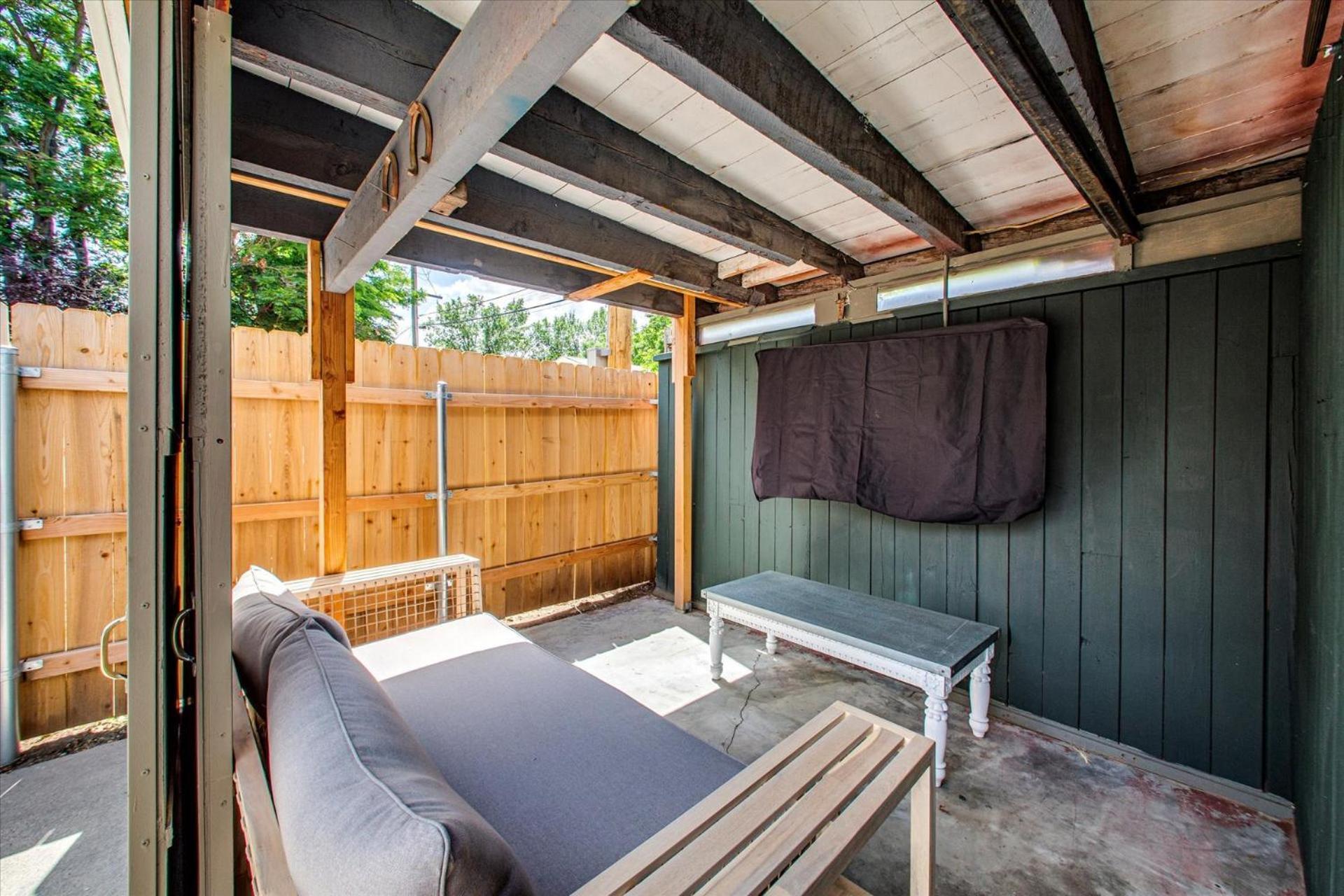 Eagle Rock Base Camp Holiday home *