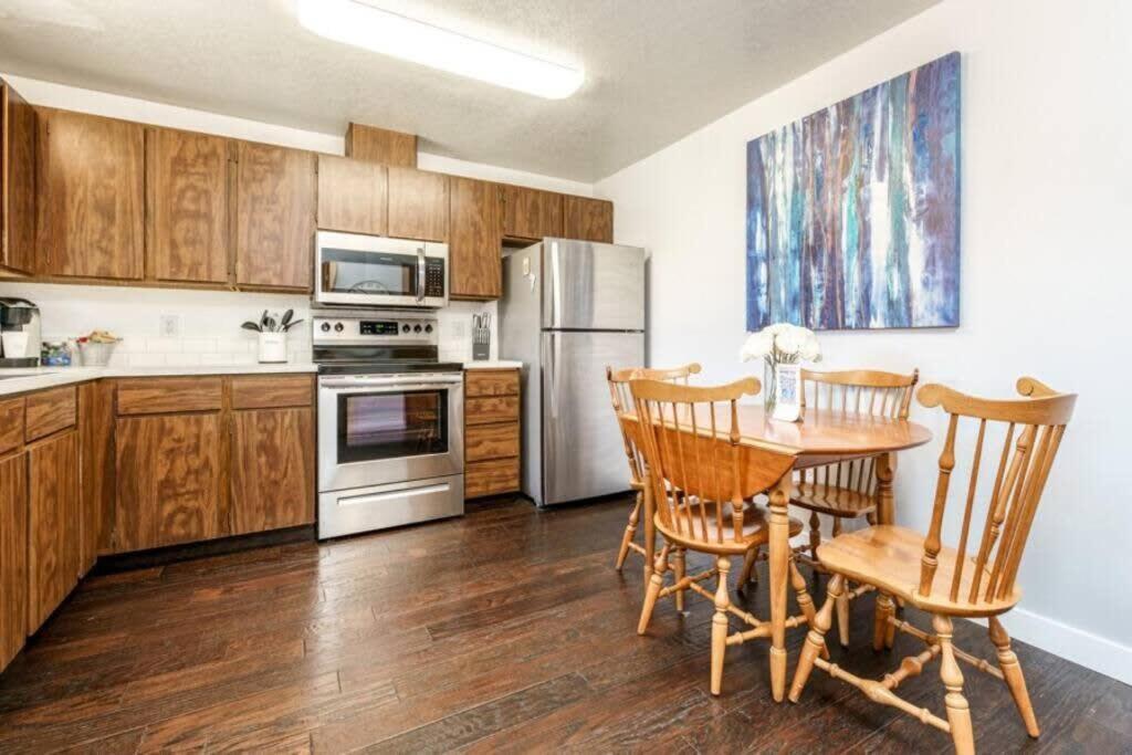 #stayinmydistrict Cozy Townhouse Holiday home