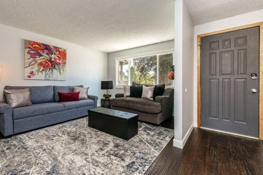 #stayinmydistrict Cozy Townhouse