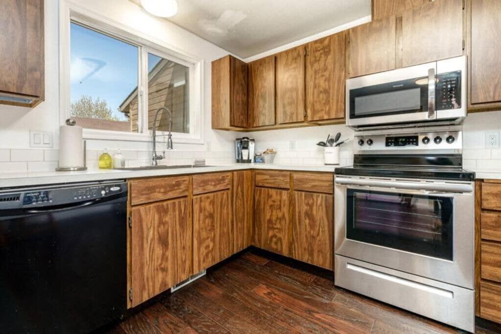 #stayinmydistrict Cozy Townhouse