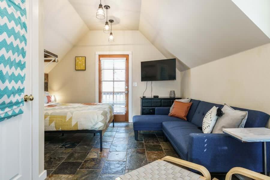 #stayinmydistrict Hyde Park Newly Remodeled Loft *