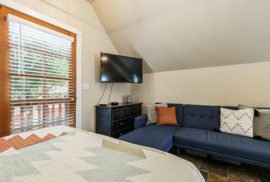 #stayinmydistrict Hyde Park Newly Remodeled Loft *