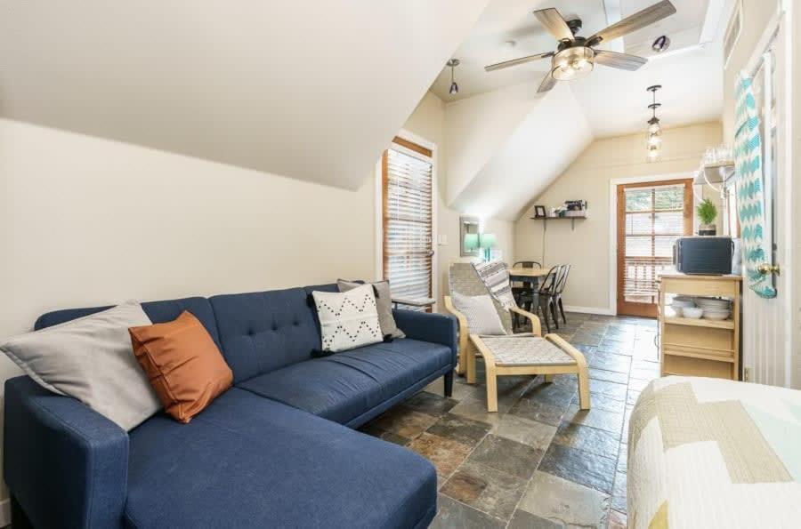 #stayinmydistrict Hyde Park Newly Remodeled Loft Apartment *