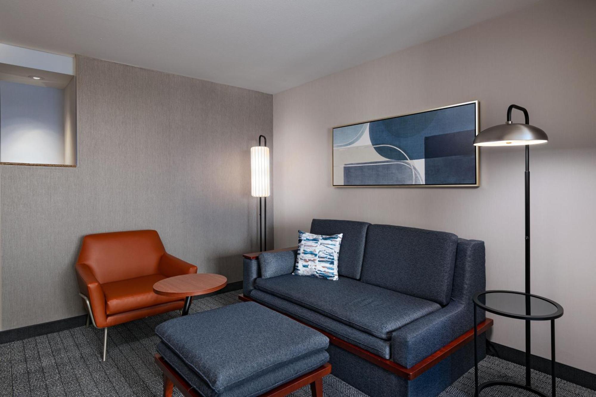 Courtyard By Marriott West/meridian 3*