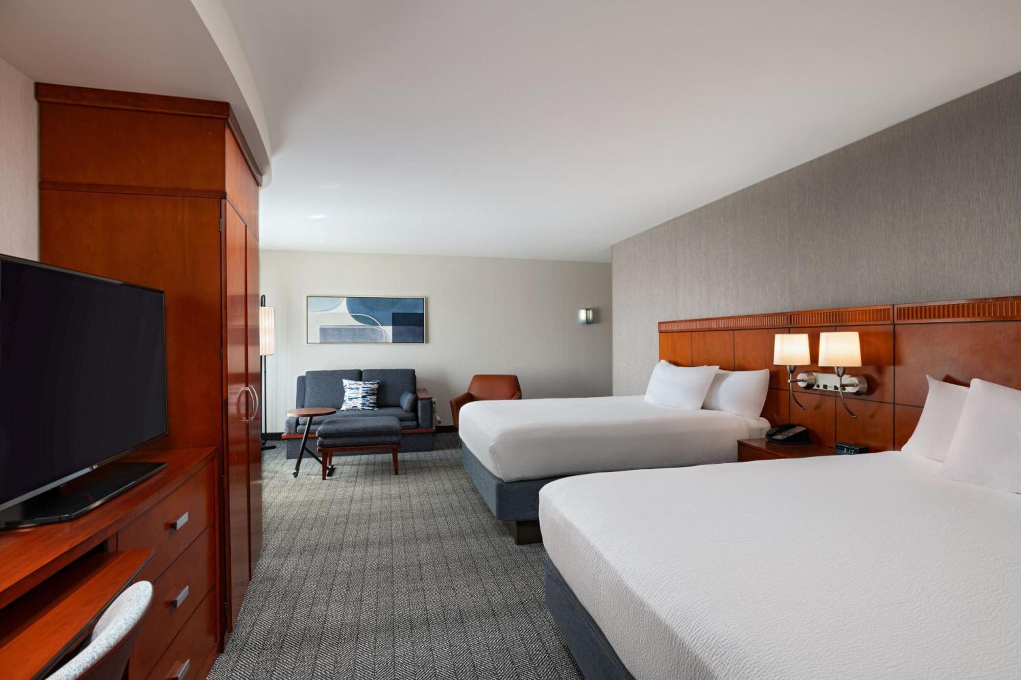 Courtyard By Marriott West/meridian 3*