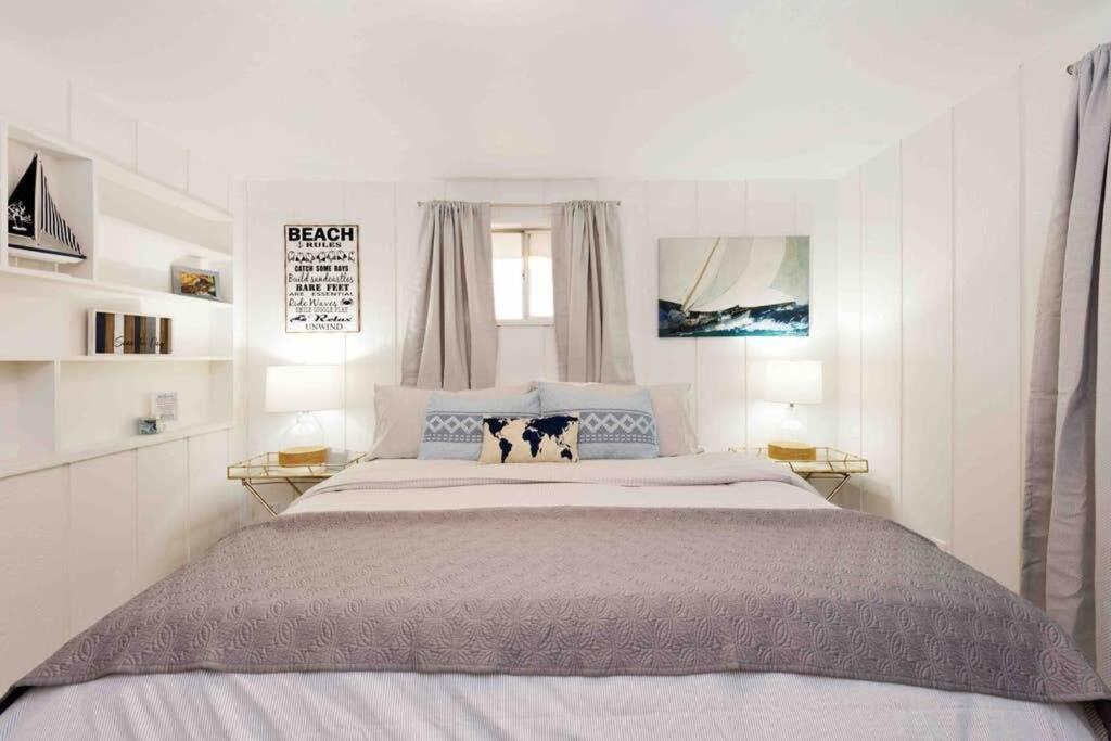 #stayinmydistrict Modern North End Hills Retreat Holiday home