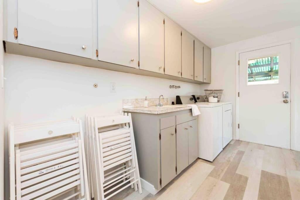 #stayinmydistrict Modern North End Hills Retreat Holiday home Boise
