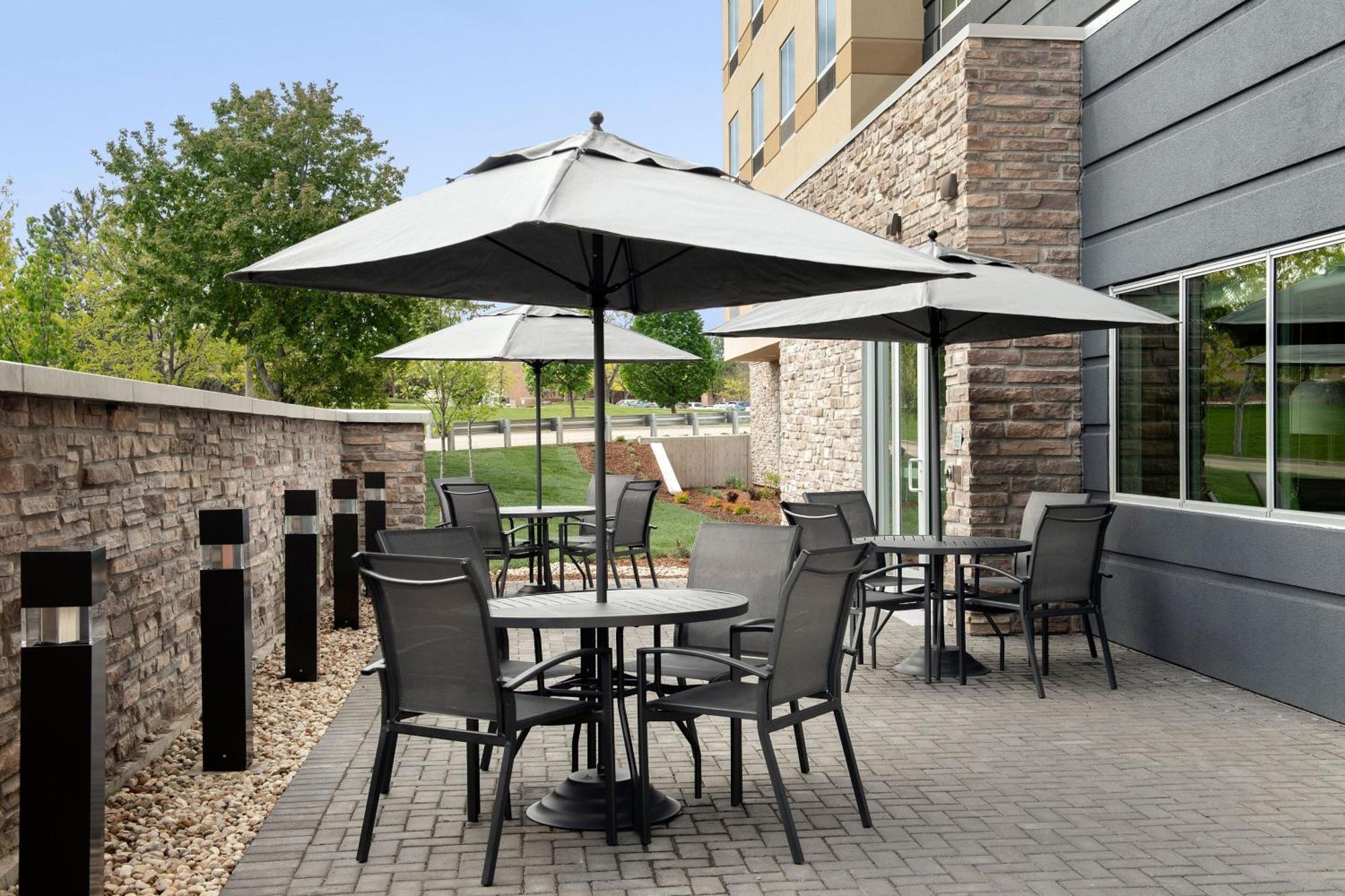 Fairfield & By Marriott West Hotel