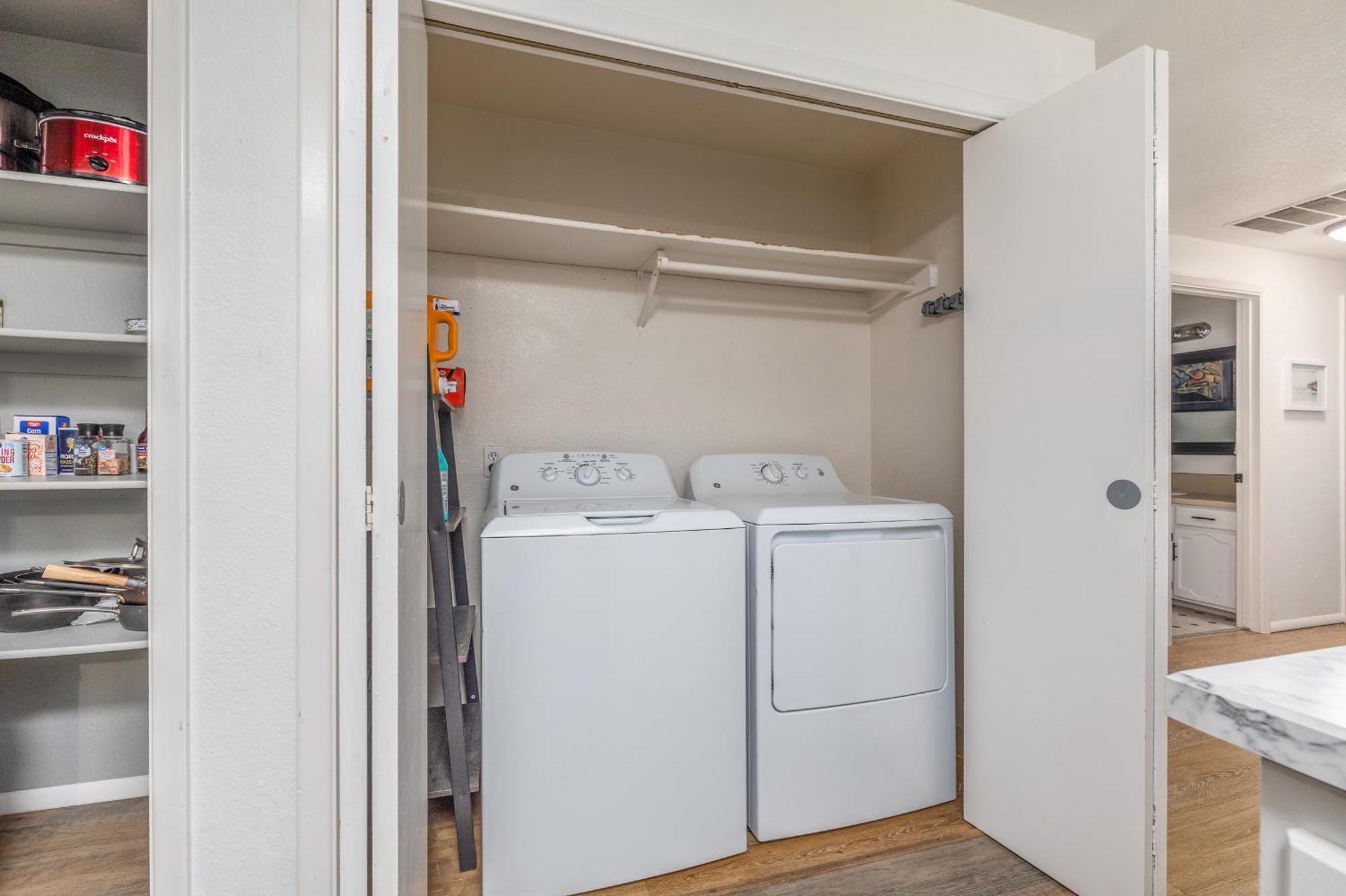 Cozy With Private Yard And Game Holiday home Boise