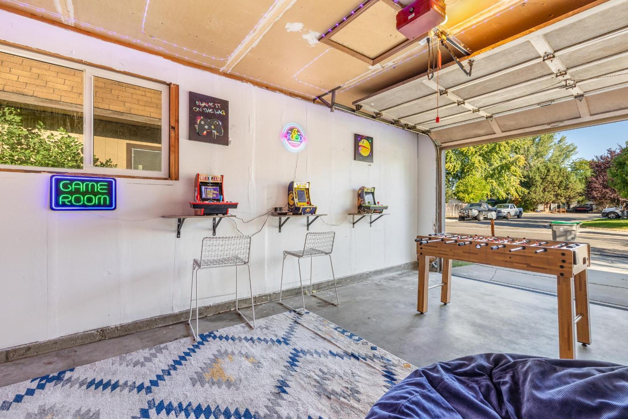 Cozy With Private Yard And Game Holiday home *