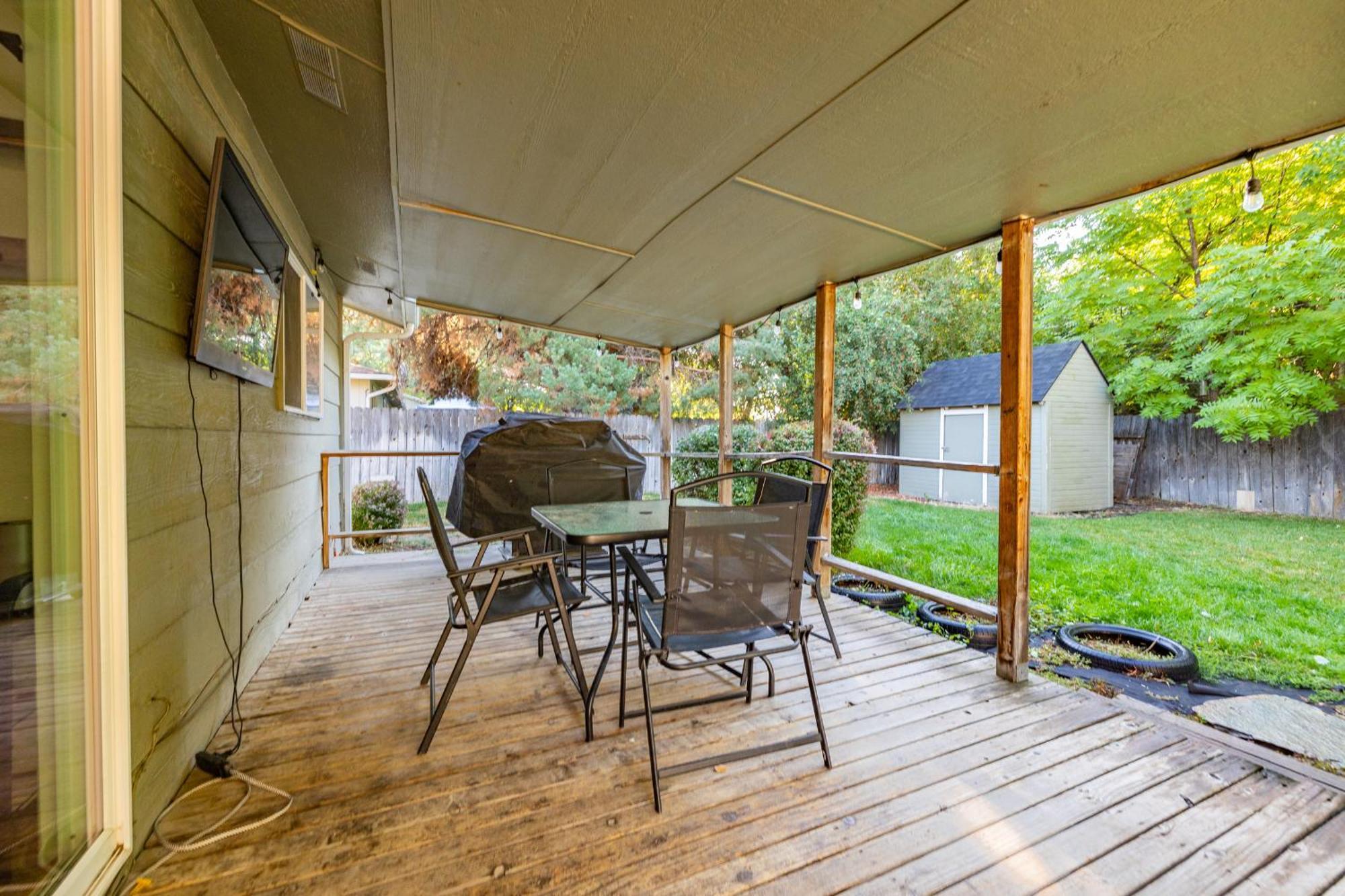 Cozy With Private Yard And Game Holiday home Boise