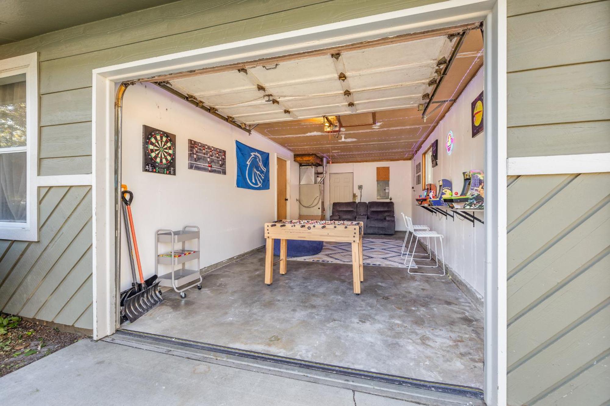 Cozy With Private Yard And Game *