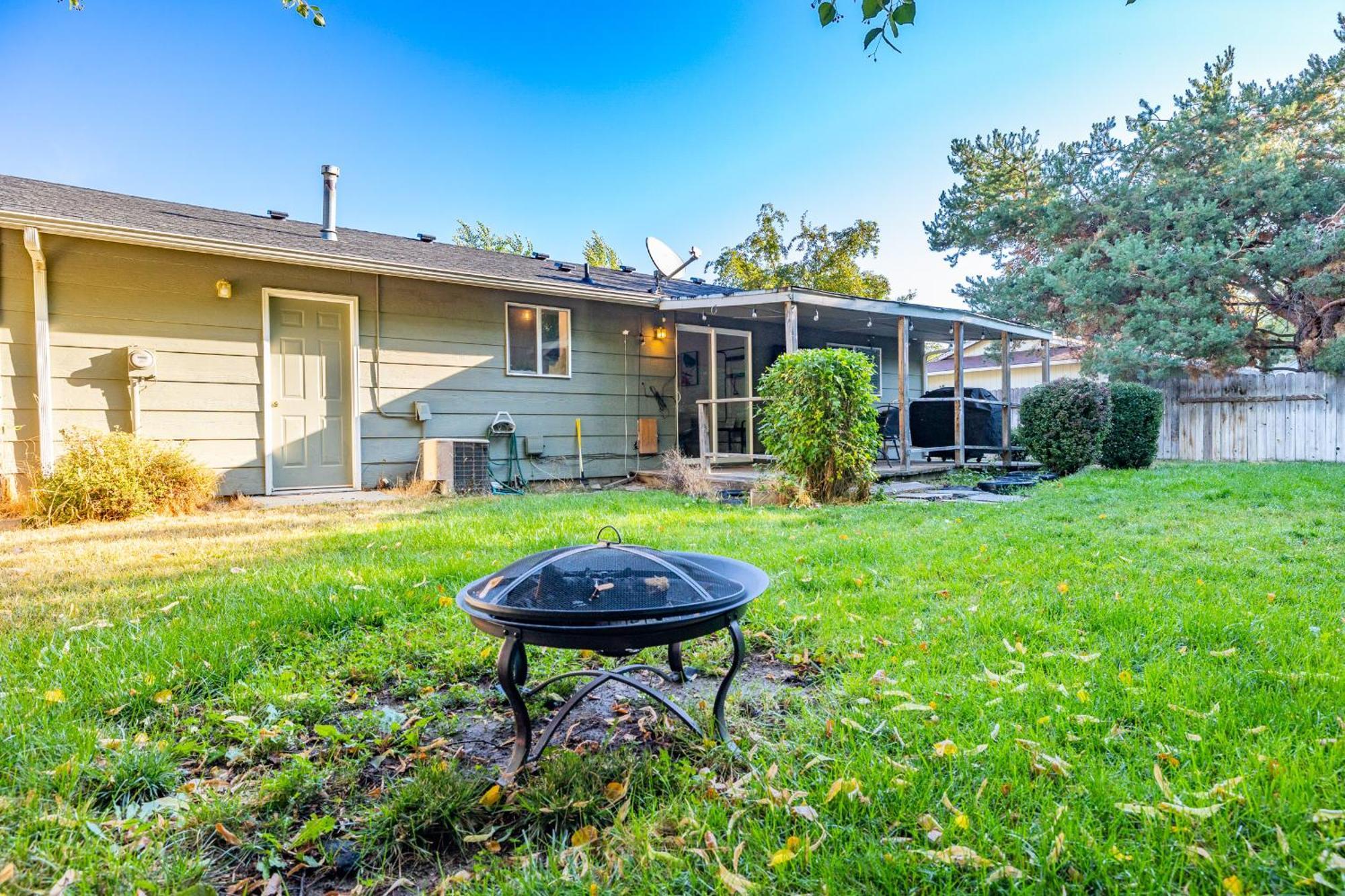 Cozy With Private Yard And Game Boise