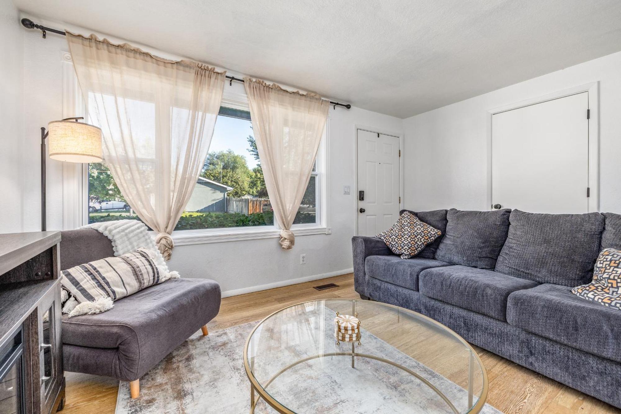 Cozy With Private Yard And Game Boise