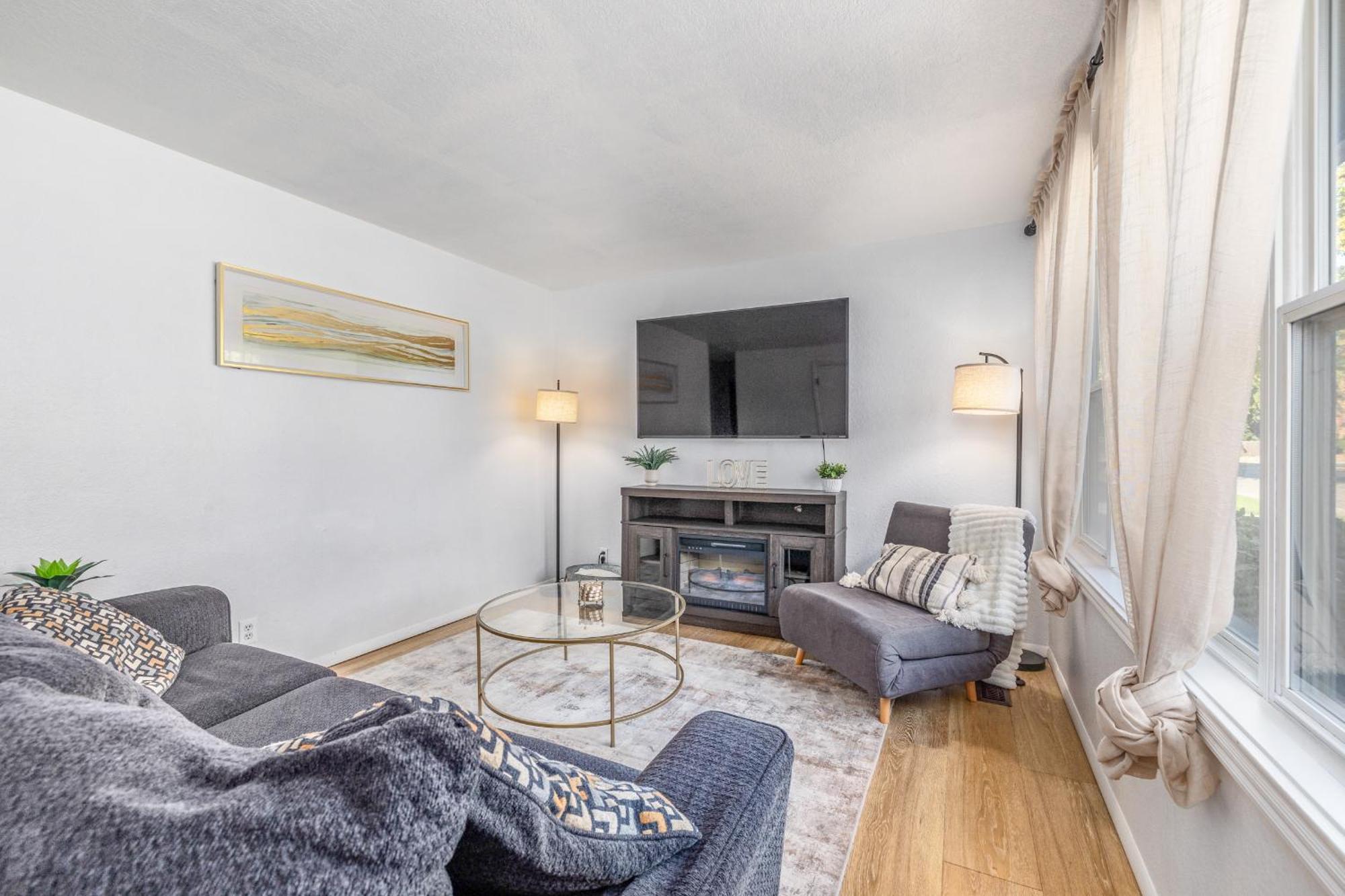 Cozy With Private Yard And Game Boise