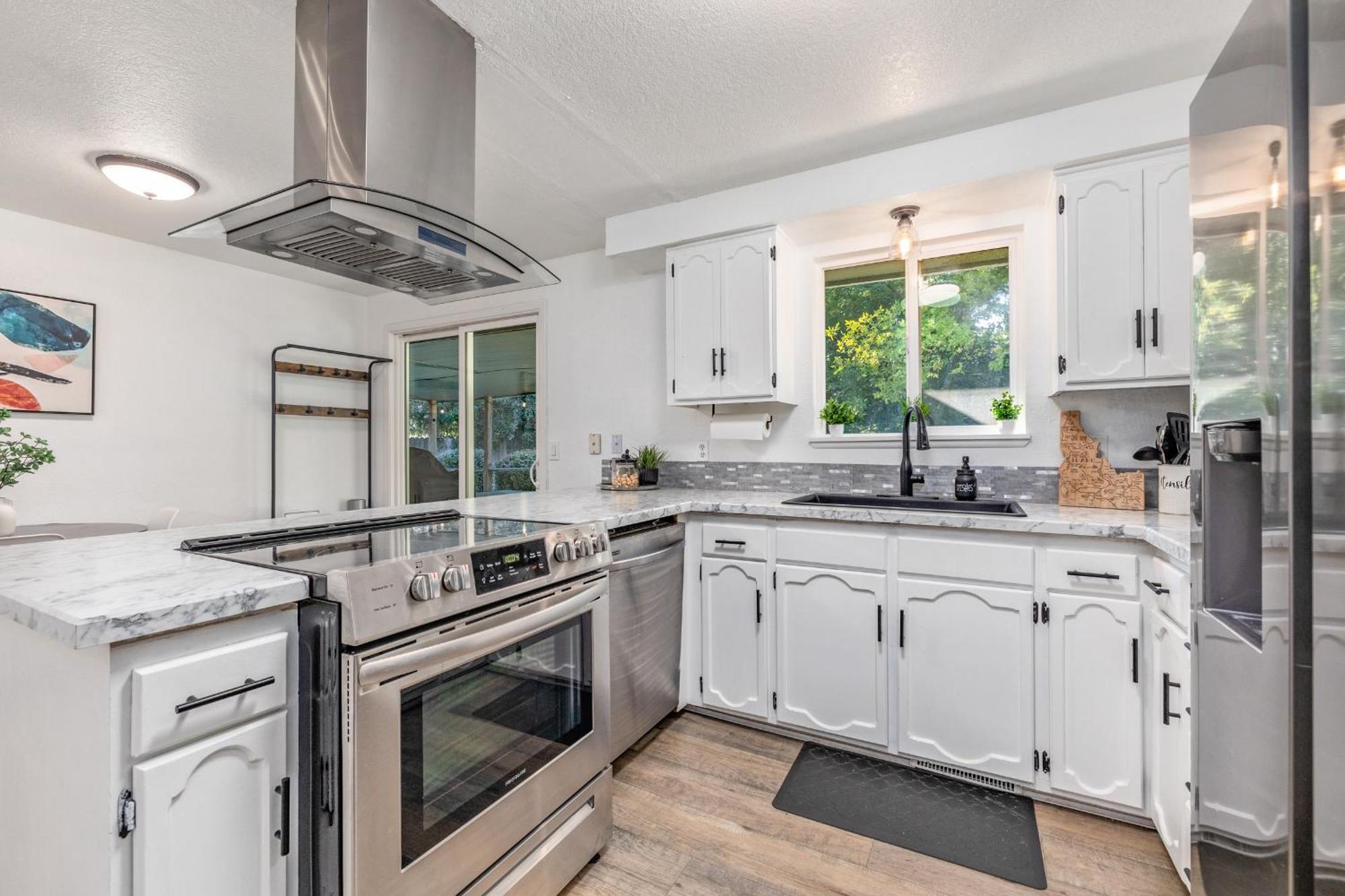 Cozy With Private Yard And Game Holiday home *
