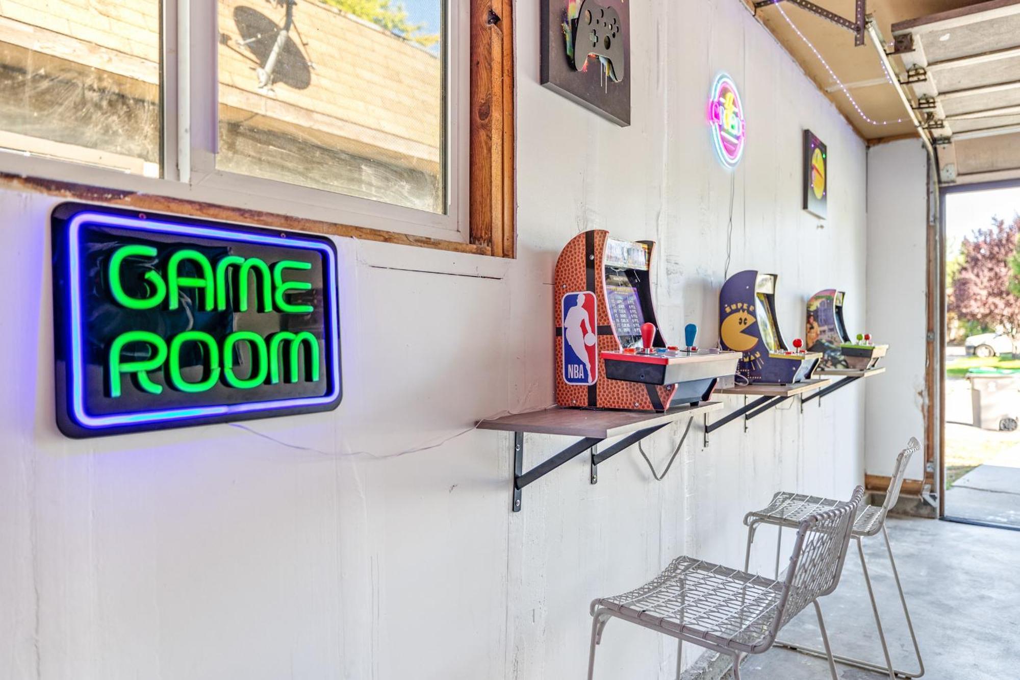 Cozy With Private Yard And Game Holiday home Boise