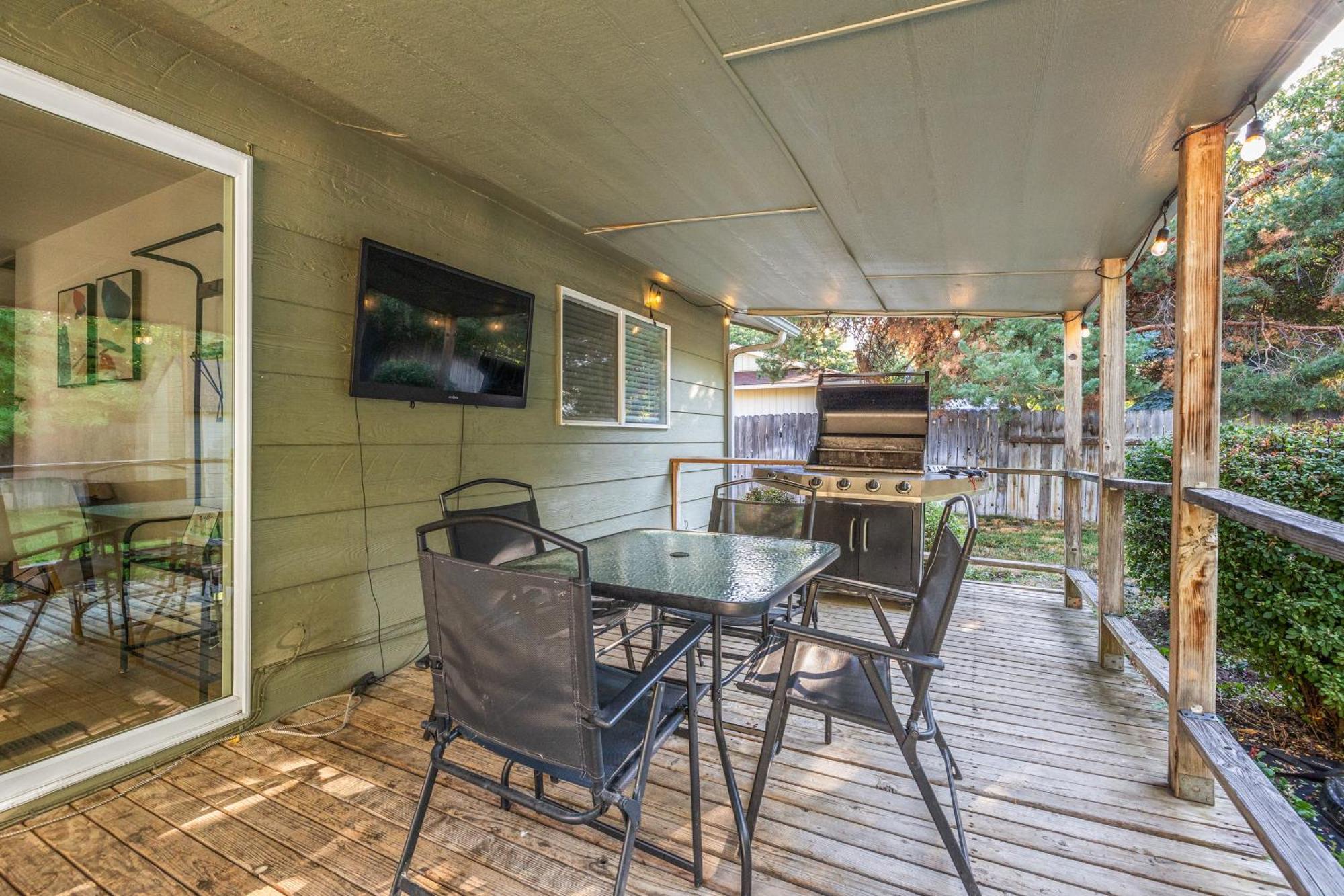 Cozy With Private Yard And Game *