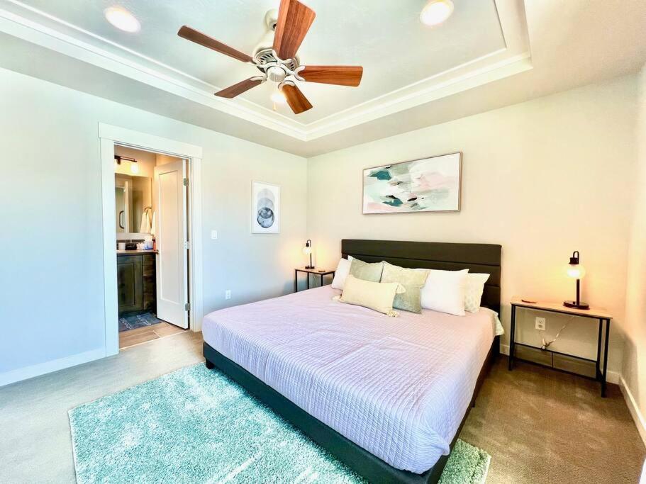 Riverside Retreat-luxury Living