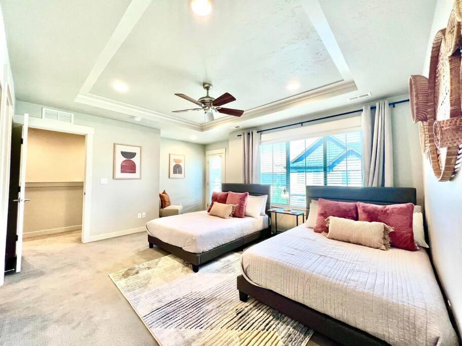 Riverside Retreat-luxury Living *