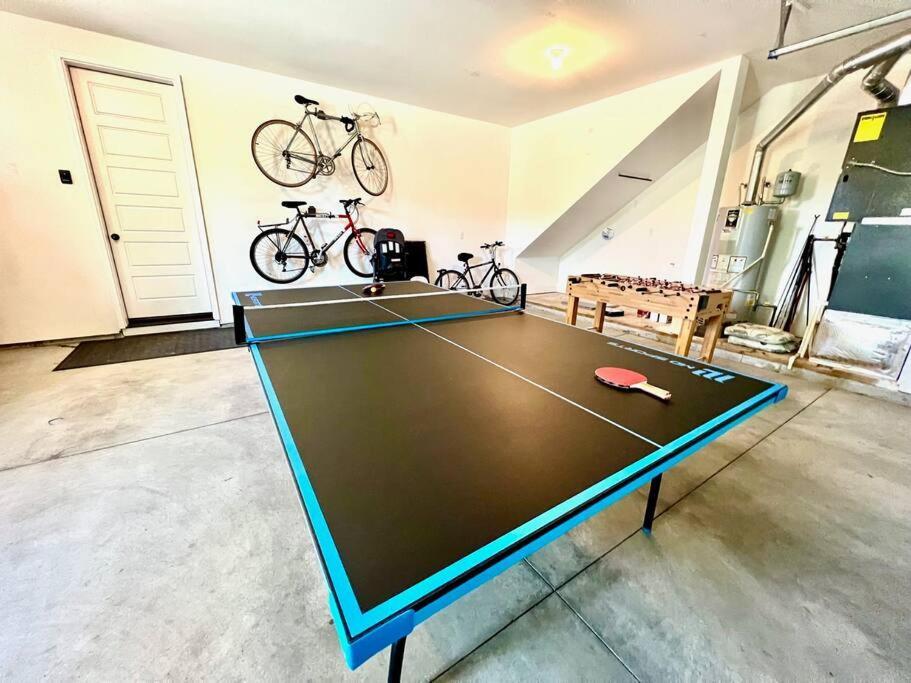 The Greenbelt Getaway - Views, Pets, Bikes, Games, Fun Holiday home *