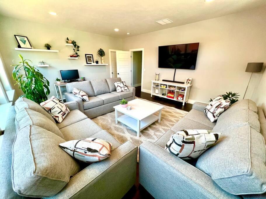 The Greenbelt Getaway - Views, Pets, Bikes, Games, Fun Holiday home *