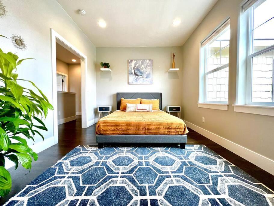 The Greenbelt Getaway - Views, Pets, Bikes, Games, Fun * Boise
