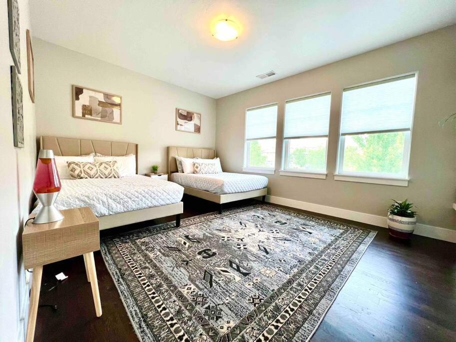 The Greenbelt Getaway - Views, Pets, Bikes, Games, Fun Holiday home *
