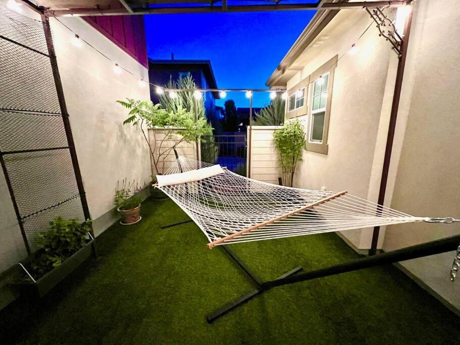 The Greenbelt Getaway - Views, Pets, Bikes, Games, Fun
