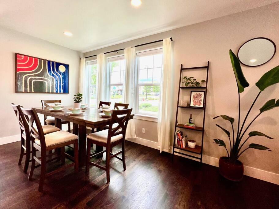 The Greenbelt Getaway - Views, Pets, Bikes, Games, Fun Holiday home Boise