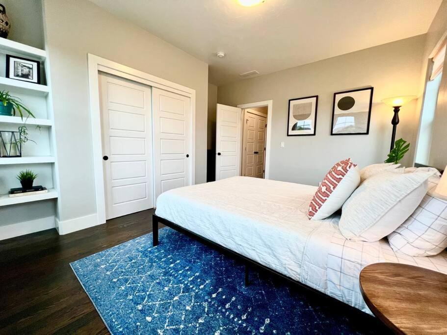 The Greenbelt Getaway - Views, Pets, Bikes, Games, Fun * Boise