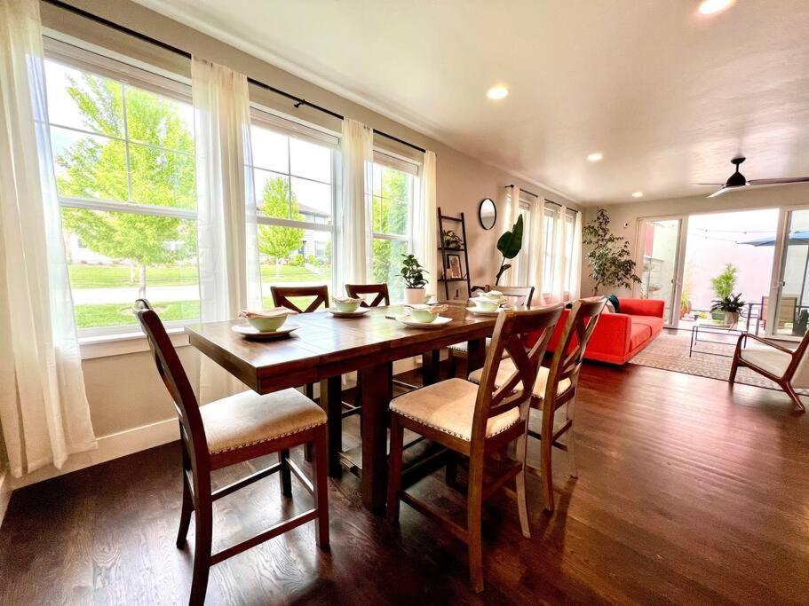 The Greenbelt Getaway - Views, Pets, Bikes, Games, Fun * Boise