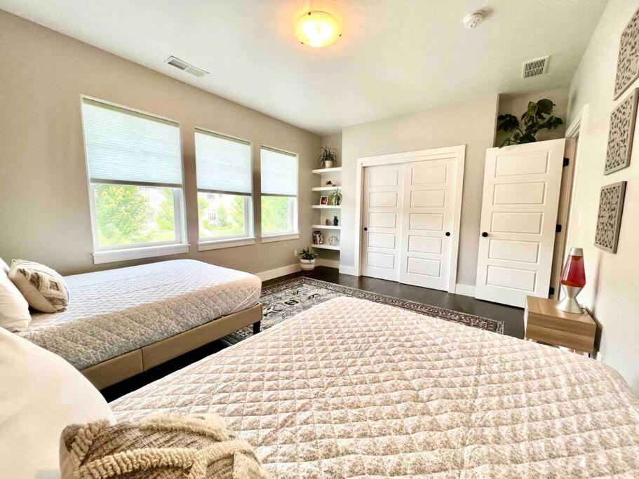 The Greenbelt Getaway - Views, Pets, Bikes, Games, Fun * Boise