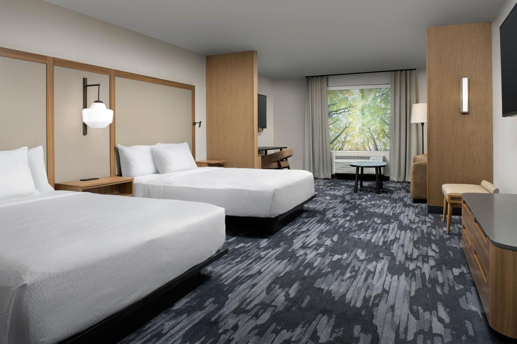 Hotel Fairfield & By Marriott West 3*