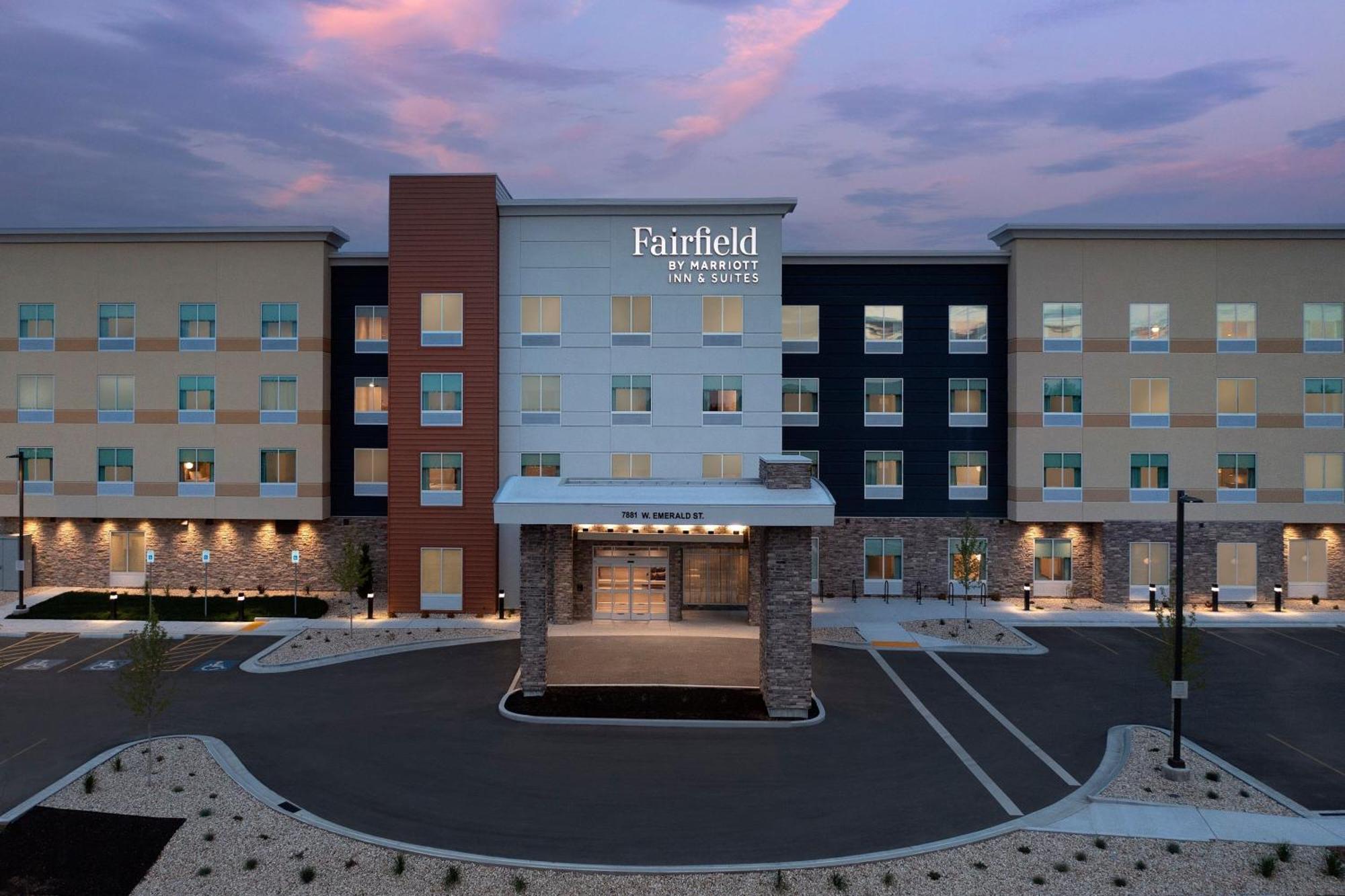 Hotel Fairfield & By Marriott West 3*