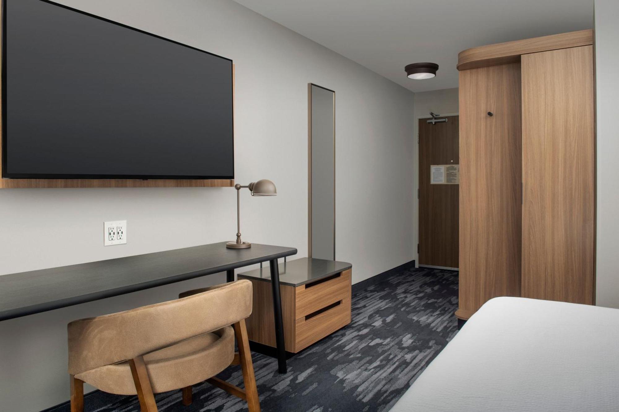 Fairfield & By Marriott West Hotel