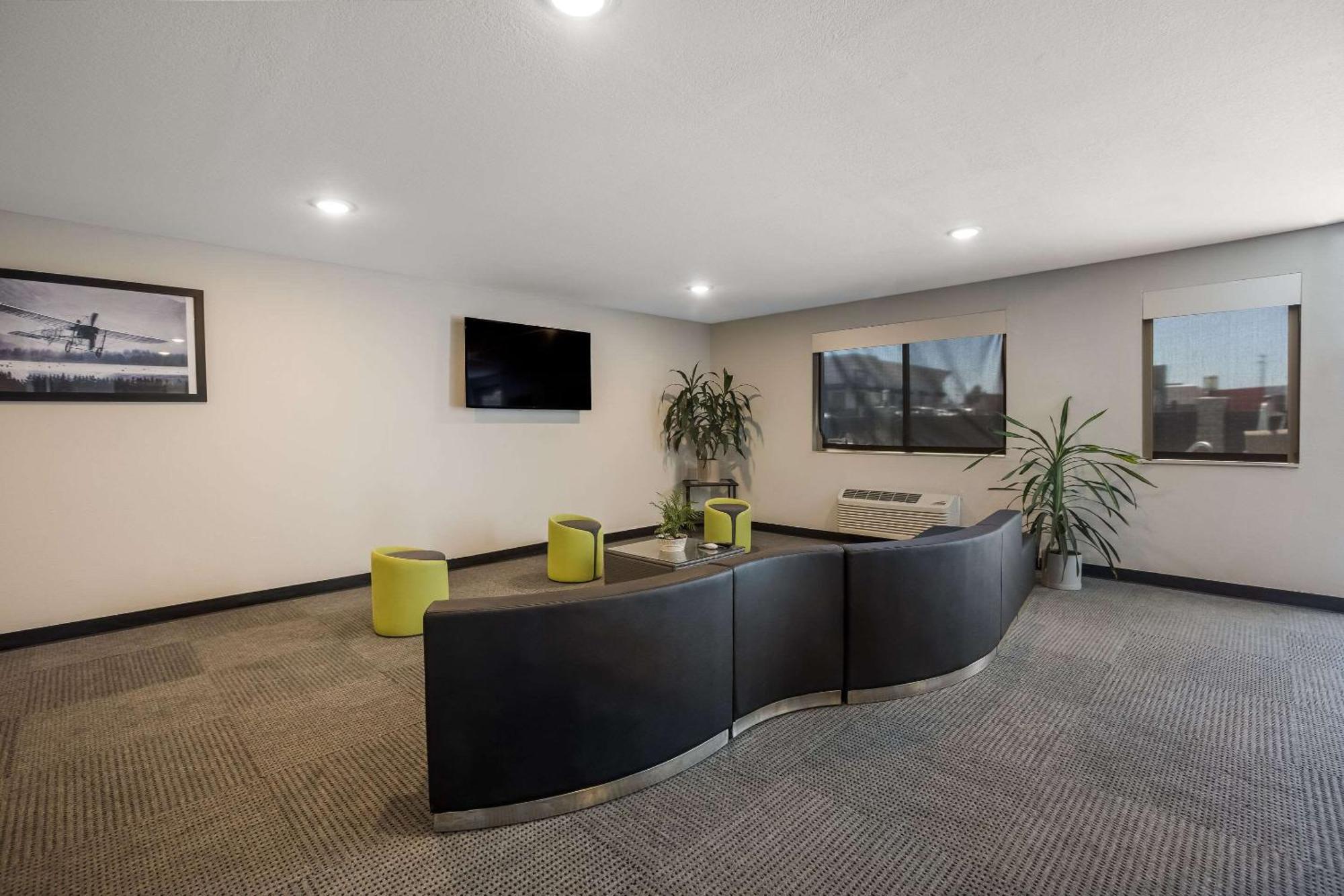 Hotel 28 Airport, Ascend Collection