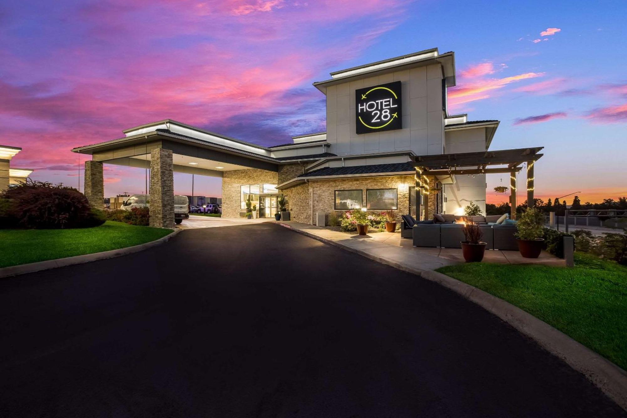 28 Airport, Ascend Collection Hotel 3*