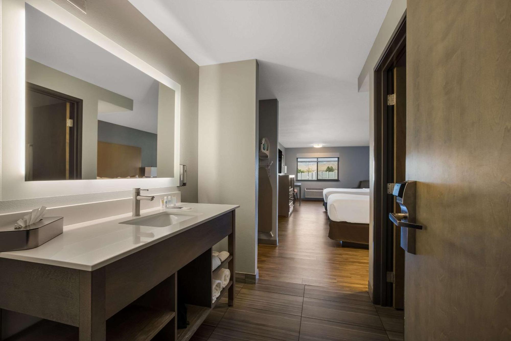 Hotel 28 Airport, Ascend Collection