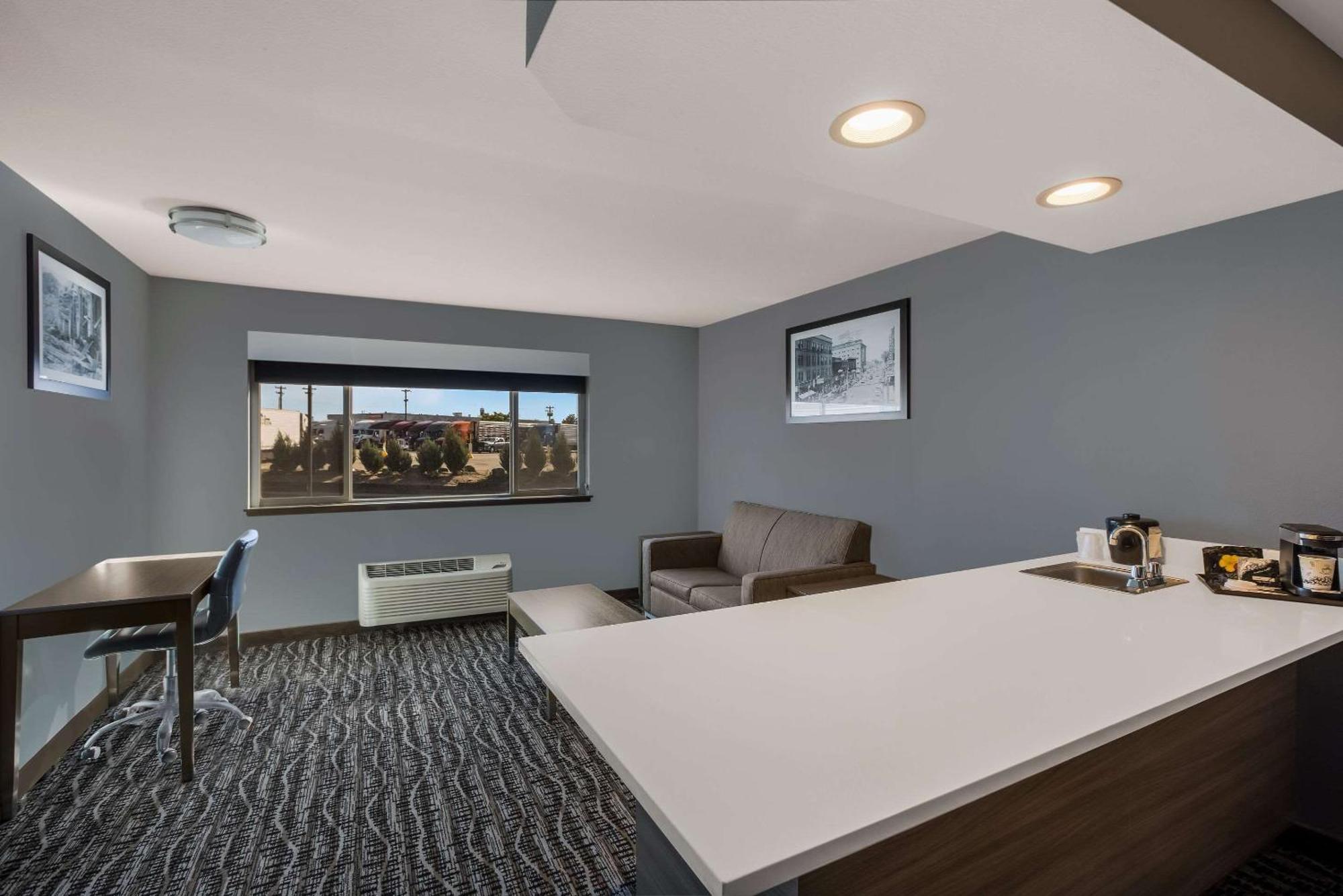 Hotel 28 Airport, Ascend Collection