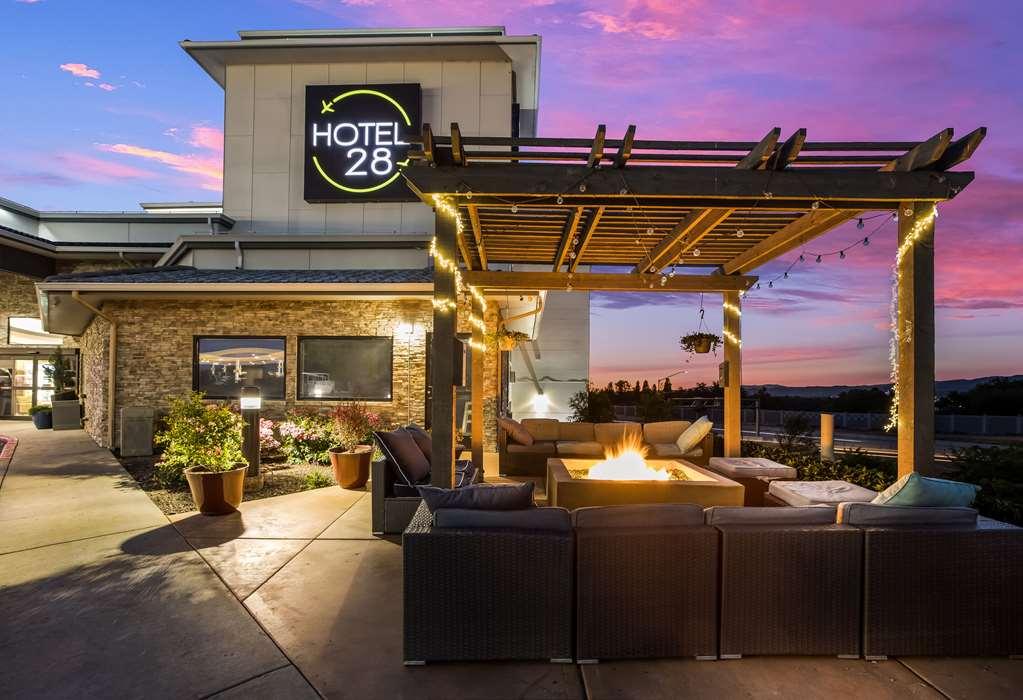 28 Airport, Ascend Collection