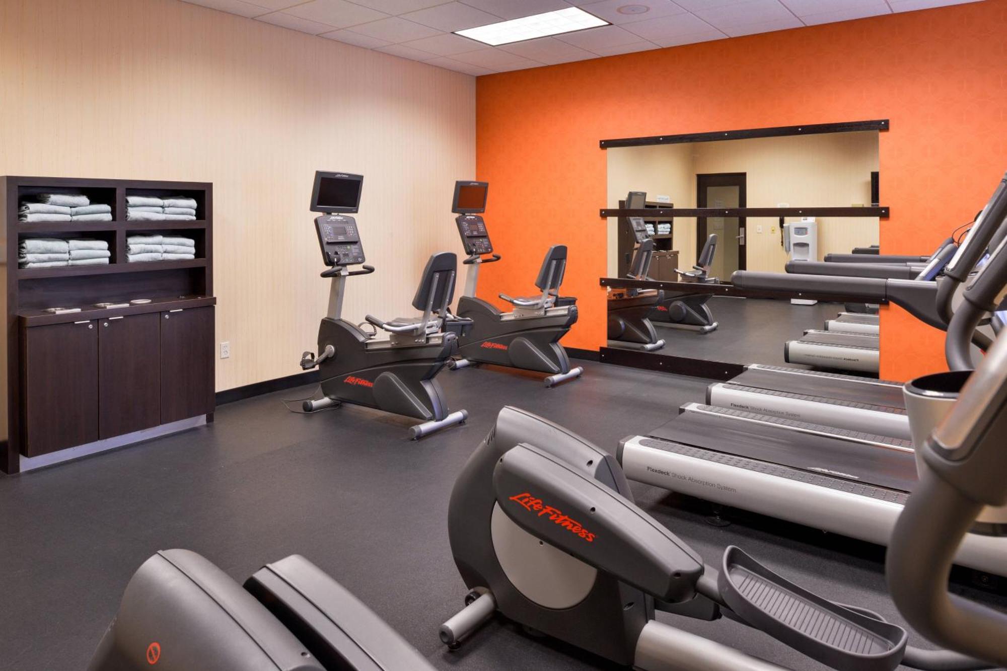 Courtyard By Marriott West/meridian 3*