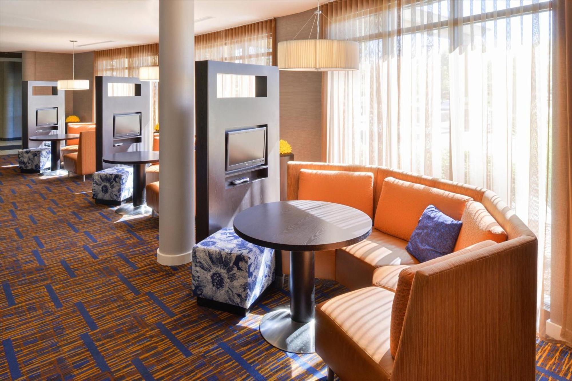 Courtyard By Marriott West/meridian