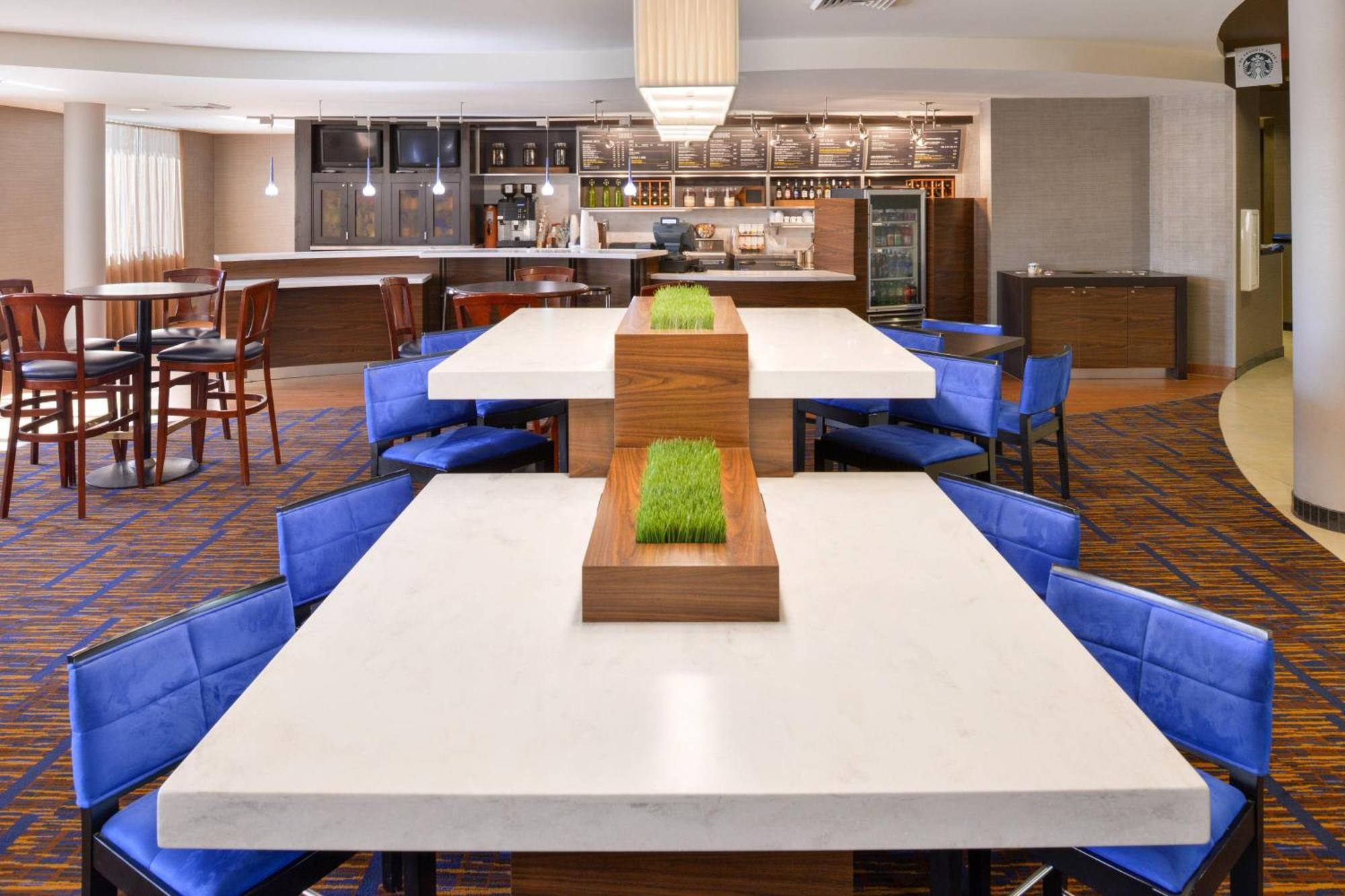 Hotel Courtyard By Marriott West/meridian 3*